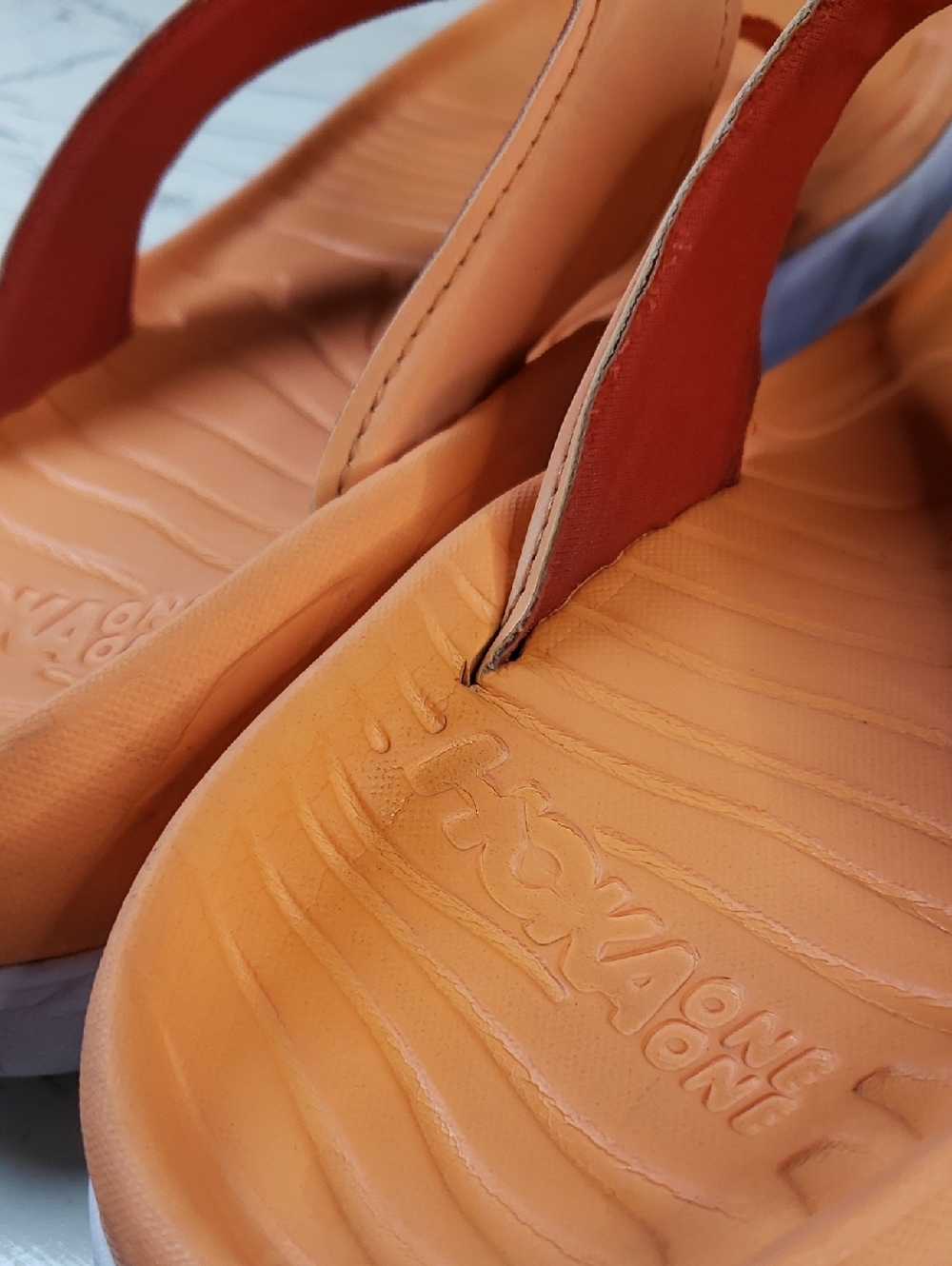 Hoka One One 'Ora' Recovery Flip-flops in Orange - Unisex Men's 8 or Women's 10 - Picture 7 of 11